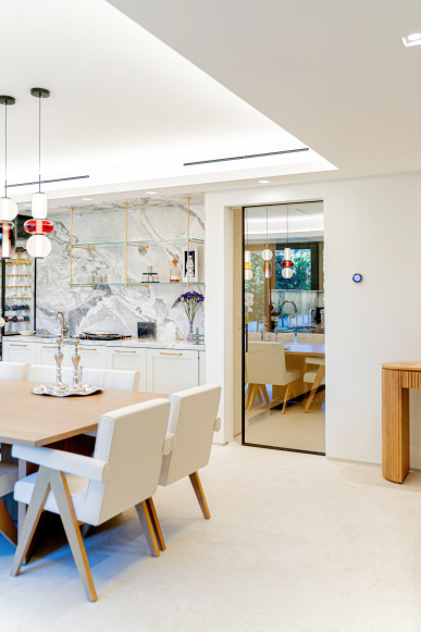 PRIVATE RESIDENCE IN MIAMI BEACH