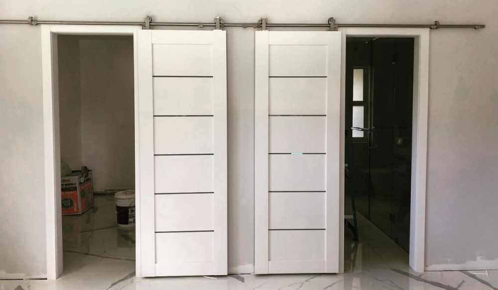 Barn Doors in Modern Interiors Advantages Disadvantages and Best Uses