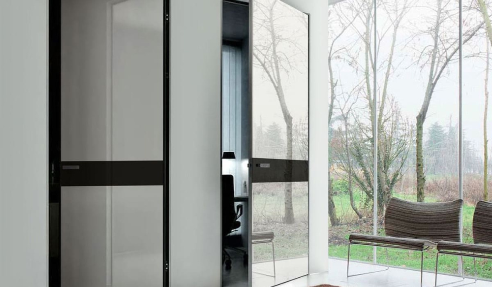 Frameless Doors for a Sleek, Seamless Look
