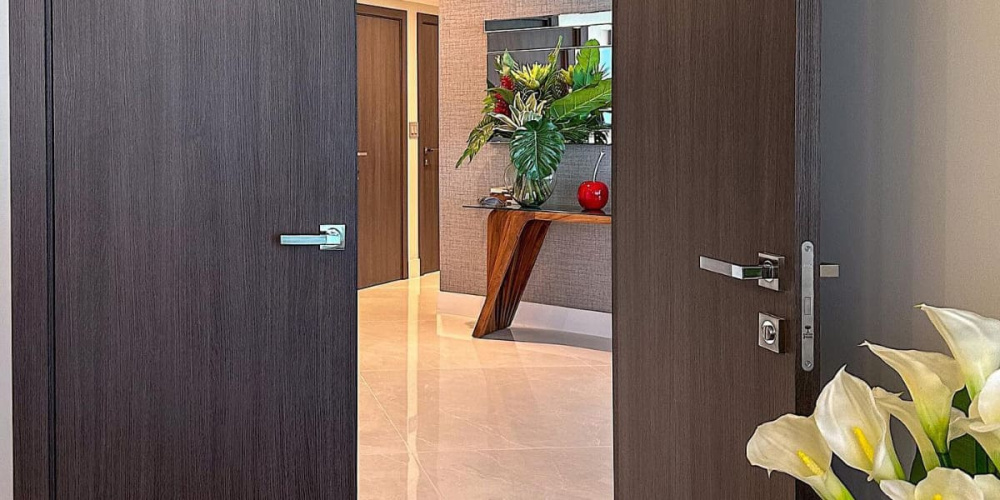 Polished Chrome Hardware for Modern Interior Doors