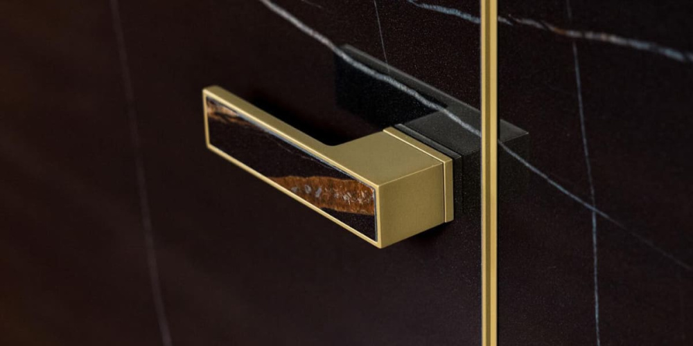 Satin Brass: The Luxury Trend That Continues in 2026